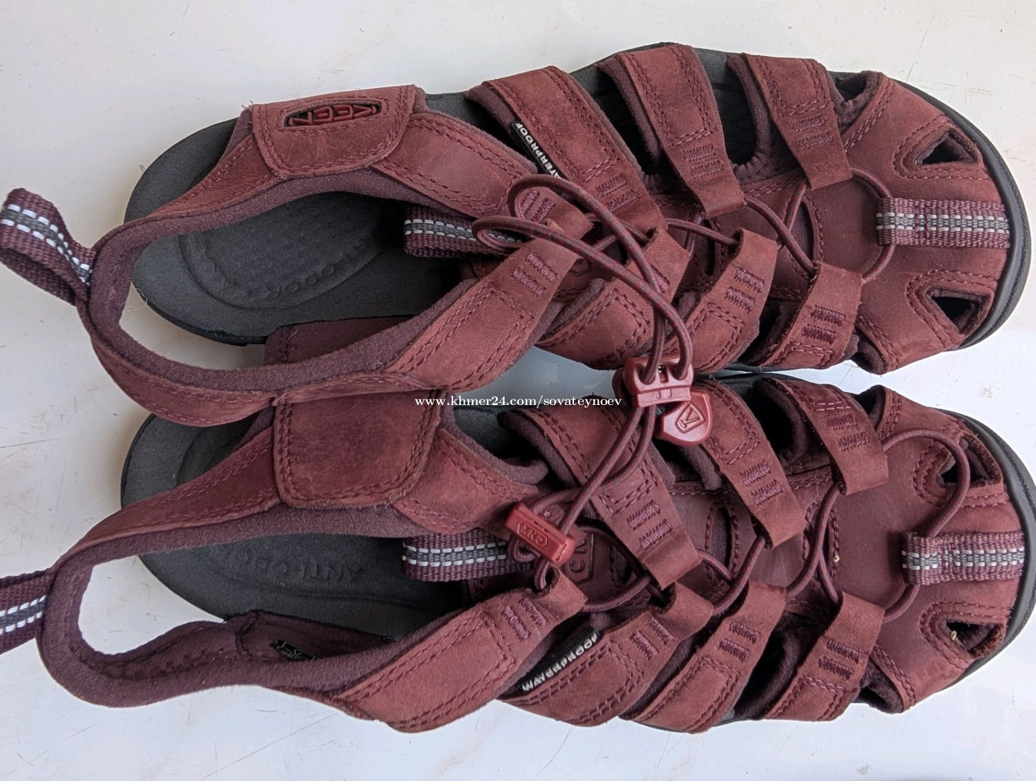 ស្បែកជើងរោងចក្រនាំចេញ Keen