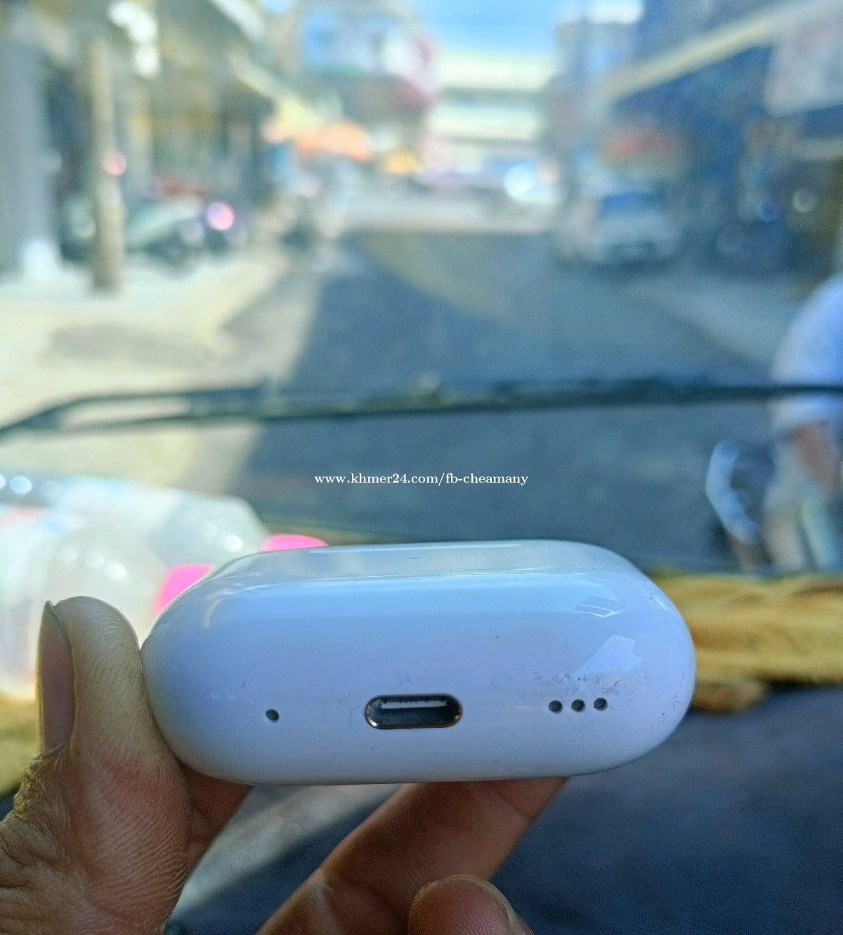 Airpods pro 2 Type C នៅស្អាត95 អត់ប្រអប់ រូបភាពដូចក្នុងរូប..
