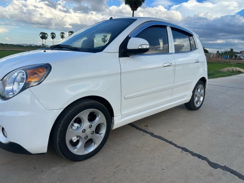 ឡានស្អាត់អត់បុកអត់ប៉ះ