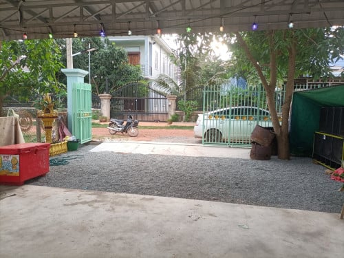 ផ្ទះលក់បន្ទាន់ (ក្រោយតុលាការក្រុងសៀមរាប)
