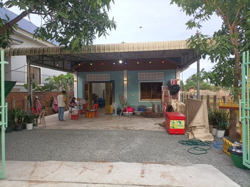 ផ្ទះលក់បន្ទាន់ (ក្រោយតុលាការក្រុងសៀមរាប)