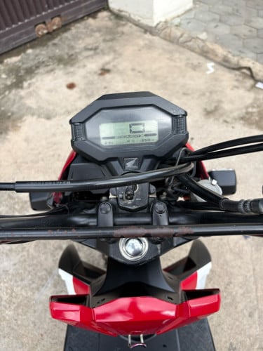 ស្អាត់