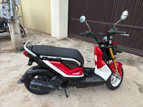 ស្អាត់