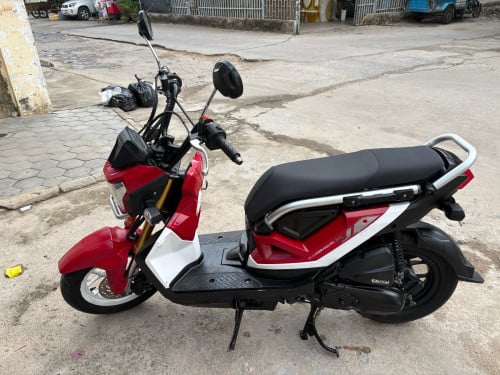 ស្អាត់