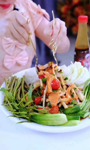 ទឹកប្រហុកម៉ែរួមស្នាដៃកូនខ្មែរ