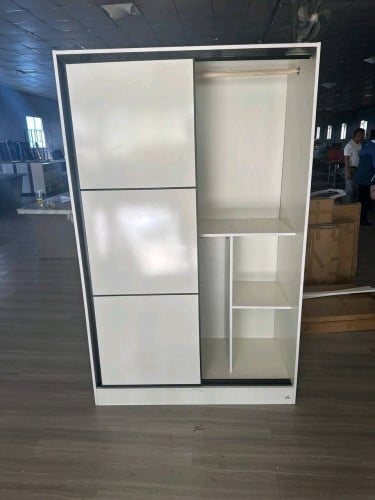 ទូរខោអាវបោះដុំននឹងរាយ