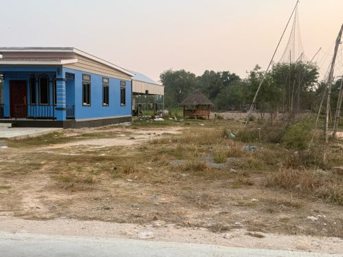 ដីលក់