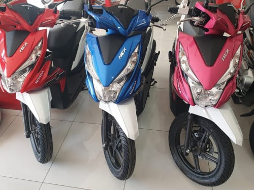 លក់ម៉ូតូ និង បង់រំលោះ