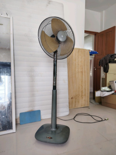 លក់កង្ហារស្លាបដែកមួយទឹក