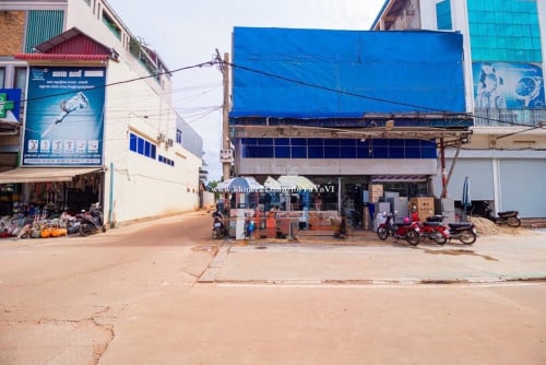 លក់ដី​និង​ផ្ទះ​