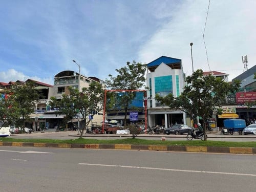 លក់ដី​និង​ផ្ទះ​