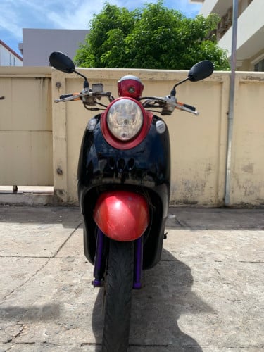 ម៉ូតូលក់​