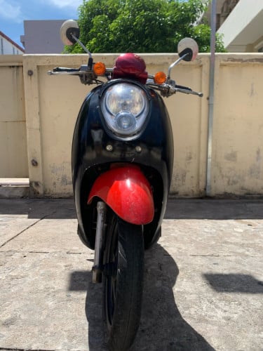 ម៉ូតូលក់​