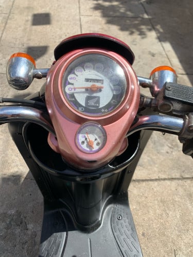 ម៉ូតូលក់​