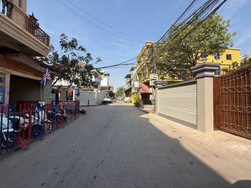 ដីកែងលក់នៅជិតផ្សារតាំងកសាំង