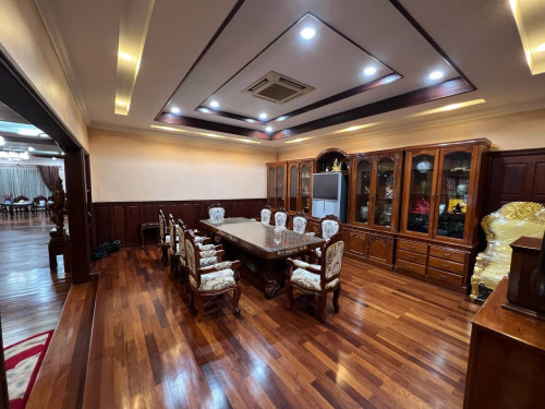 វីឡាកែងលក់បន្ទាន់នៅទួលគោក