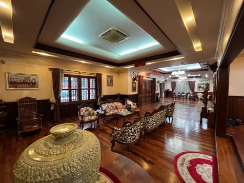 វីឡាកែងលក់បន្ទាន់នៅទួលគោក
