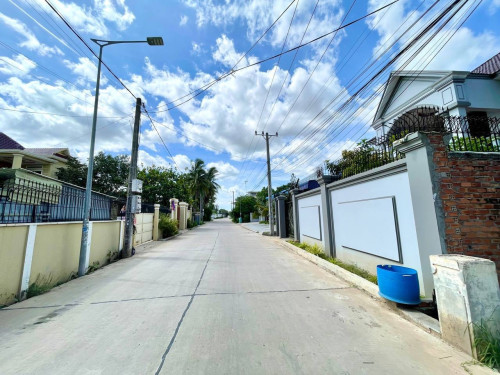 ដីលក់នៅវាលស្បូវ