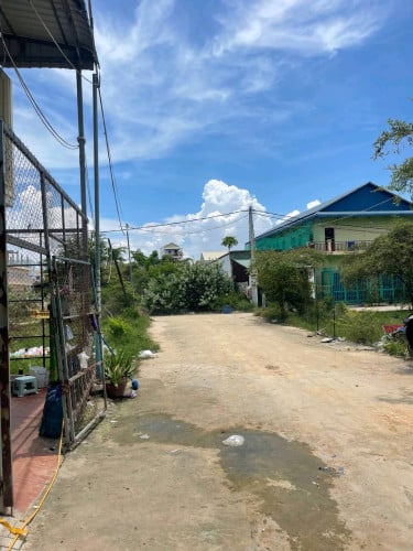ផ្ទះលក់បន្ទាន់នៅជិតផ្សាបែកចាន