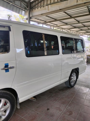សាំយ៉ុងលក់ឡានទេសចរណ៍