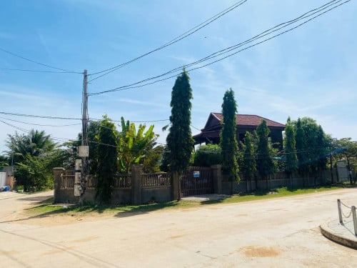 ផ្ទះនិងដីលក់នៅជាប់វិទ្យល័យឧដុង្គ