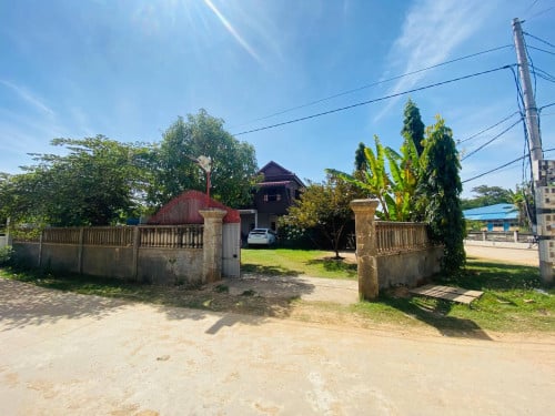 ផ្ទះនិងដីលក់នៅជាប់វិទ្យល័យឧដុង្គ