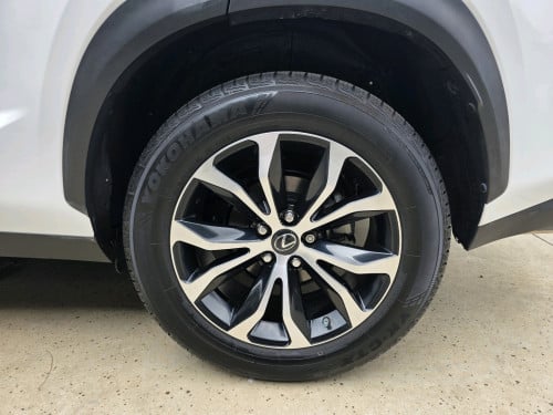 ឆ្នាំ 017 F-Sport ធានាជូនថ្មីគ្មានពីរ