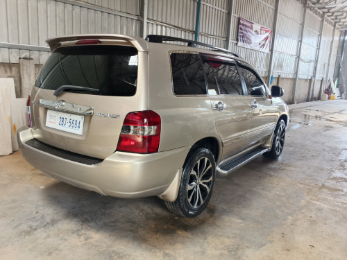 ឡានស្អាតអត់បុកអត់ច្រេស04V4ប៉ុង១