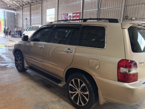 ឡានស្អាតអត់បុកអត់ច្រេស04V4ប៉ុង១