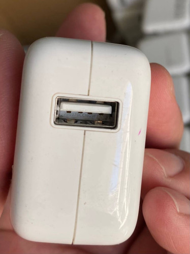 ឆ្នាំង​សាក10W​ និងខ្សែរ​​Apple ហ្សីនមកពីជប៉ុន