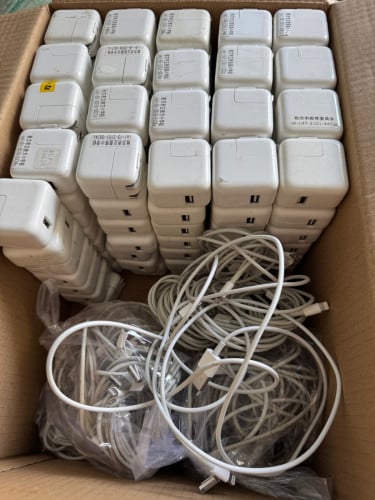 ឆ្នាំង​សាក10W​ និងខ្សែរ​​Apple ហ្សីនមកពីជប៉ុន
