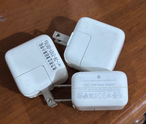 ឆ្នាំង​សាក10W​ និងខ្សែរ​​Apple ហ្សីនមកពីជប៉ុន