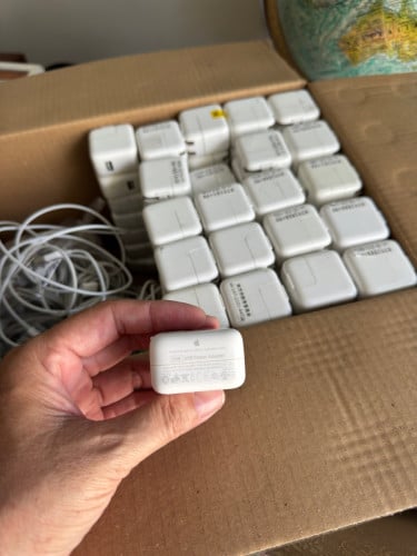 ឆ្នាំង​សាក10W​ និងខ្សែរ​​Apple ហ្សីនមកពីជប៉ុន