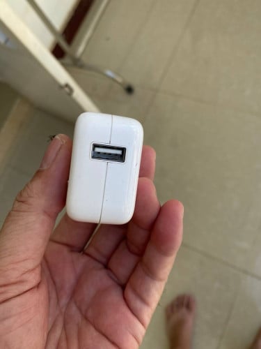 ឆ្នាំង​សាក10W​ និងខ្សែរ​​Apple ហ្សីនមកពីជប៉ុន