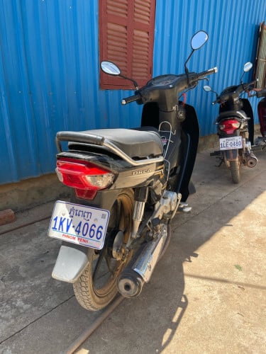 ម៉ូតូស្អាតមានពន្ធកាតគ្រីត្រឹមត្រូវម៉ូតូសានុំលក់1550ចចារ