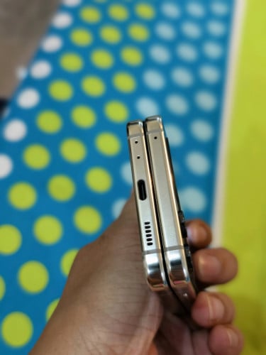 ខូចអេក្រង់ក្នុង . លក់ 200$ Ram8/256GB