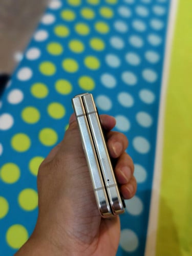ខូចអេក្រង់ក្នុង . លក់ 200$ Ram8/256GB