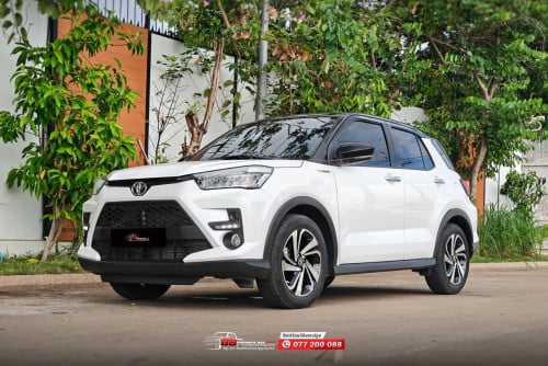ឡានស្អាត 2023 full option ដំបូលខ្មៅ