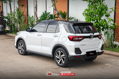 ឡានស្អាត 2023 full option ដំបូលខ្មៅ