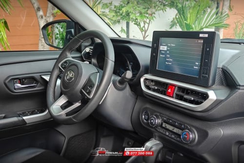 ឡានស្អាត 2023 full option ដំបូលខ្មៅ