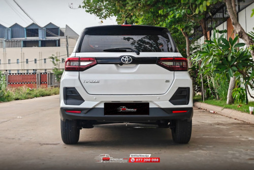 ឡានស្អាត 2023 full option ដំបូលខ្មៅ