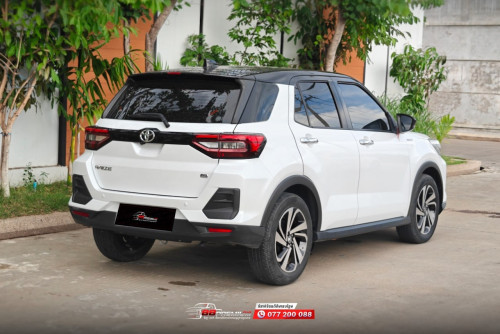 ឡានស្អាត 2023 full option ដំបូលខ្មៅ