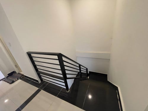 ផ្ទះលក់បន្ទាន់ តម្លៃ 37000$ កាលទិញ 48000$