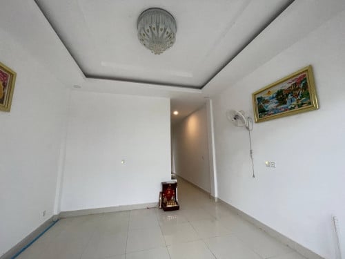 ផ្ទះលក់បន្ទាន់ តម្លៃ 37000$ កាលទិញ 48000$