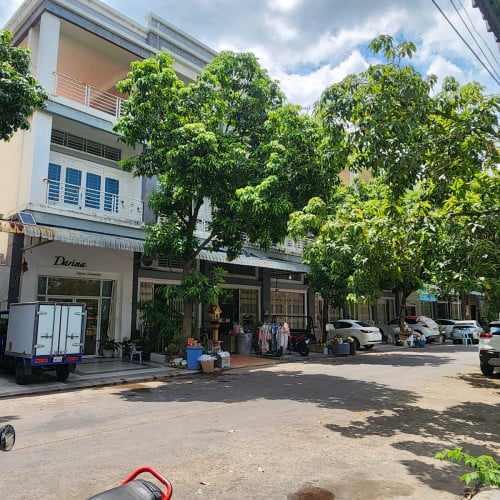 លក់ខាតដើមកាលទិញ ( 5ម៉ឺន)