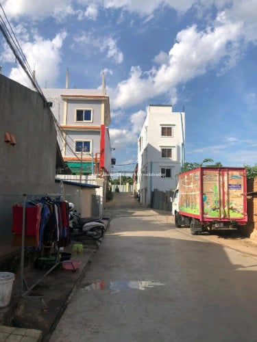 ផ្ទះល្វែង និងដី 7.5×20