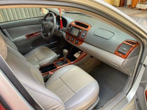 ឡានលក់ Camry 02 LE ABS កៅអីចុច