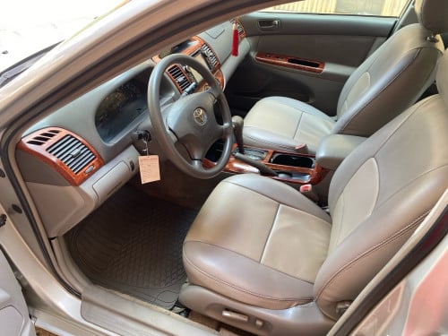 ឡានលក់ Camry 02 LE ABS កៅអីចុច