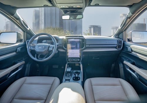 រថយន្ត Ford Everest សម្រាប់ជួល