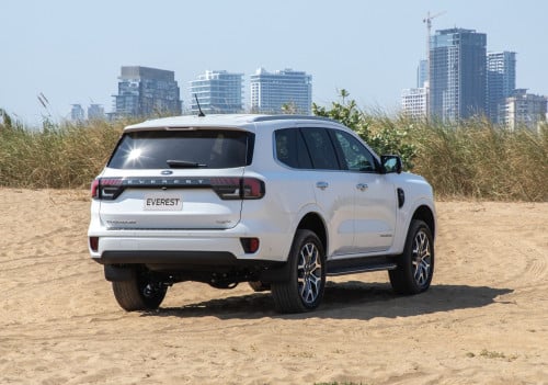 រថយន្ត Ford Everest សម្រាប់ជួល